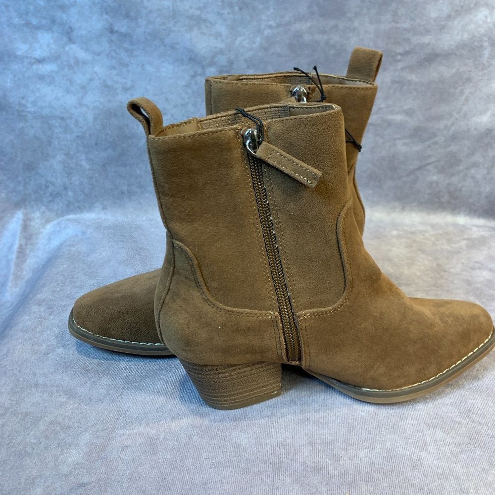 NWT Woman's Universal Thread Solita Faux Suede Cowboy Booties - Picture 11 of 14